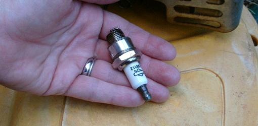 How to Change a Lawn Mower Spark Plug