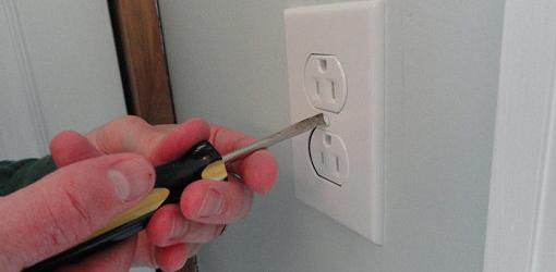 Attaching the cover plate to a receptacle