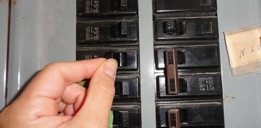 Turning off a 20-amp circuit breaker