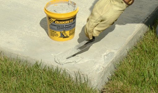 Applying QUIKRETE Concrete Patching Compound