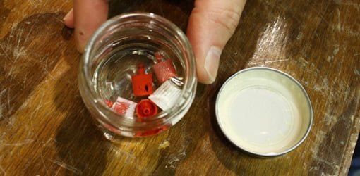 how to unclog spray paint caps