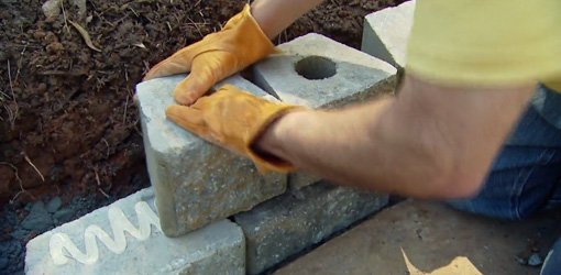 Building A Block Retaining Wall Makes, How To Use Landscape Block Adhesive