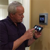 Danny Lipford with Carrier Côr thermostat.
