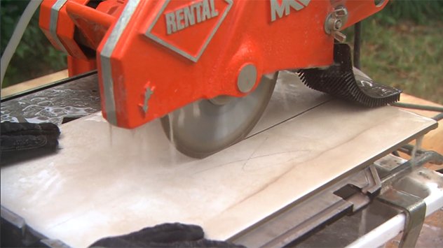 Wet saw cutting tile