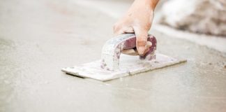 Smoothing cement with trowel
