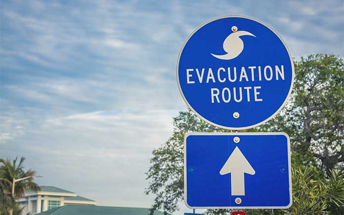 Signe de l'itinéraire d'évacuation de l'ouragan