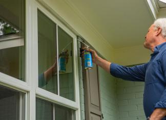 “Today’s Homeowner” host Danny Lipford insulates windows with spray foam insulation