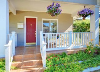 Front porch with extra curb appeal thanks to a tiled front porch
