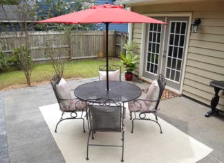 Outdoor aluminum dining set with umbrella