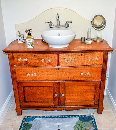 Bathroom vanity dresser