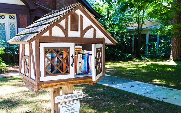 Petite bibliothèque gratuite à l'Eudora Welty House à Jackson, Mississippi