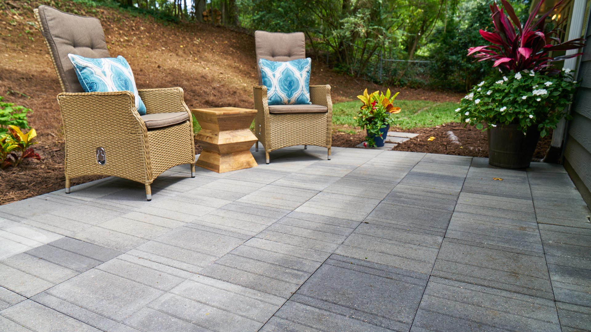 Luxurious Patio With Linear Pavers, Images Of Patios With Pavers