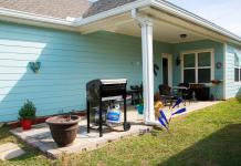 An open porch on a cute home in Mobile, Alabama