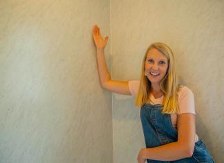 “Today’s Homeowner” co-host Chelsea Lipford Wolf, seen admiring her bathroom wall panels from Wetwall