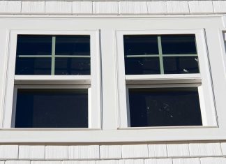 Double hung vinyl windows