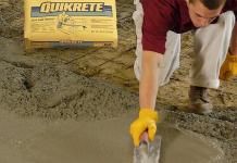 Man applies concrete to slab with trowel