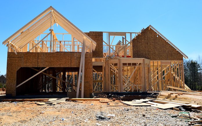 Inflation and supply chain disruptions have home builders' confidence in the market sinking after holding steady for three months.