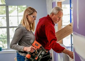 “Today’s Homeowner” hosts Danny Lipford and Chelsea Lipford Wolf install drywall