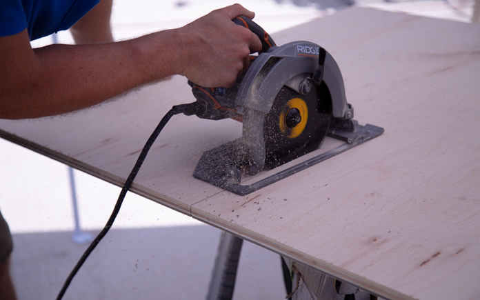 Rigid circular saw cuts plywood