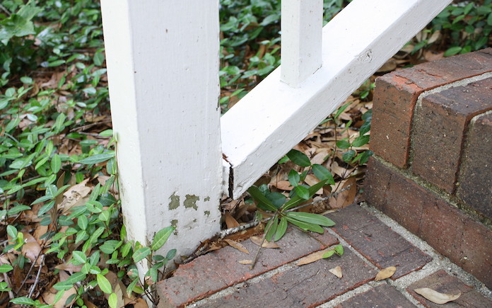 Loose bottom rail on a step railing