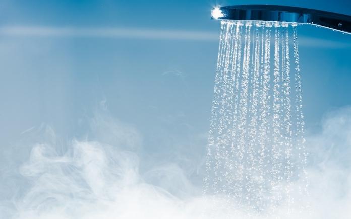 Shower flows with rising steam