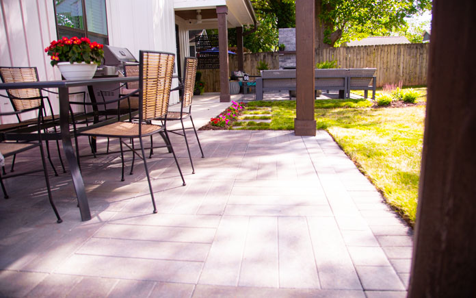 Patio constructed with Pavestone’s Avant XL pavers